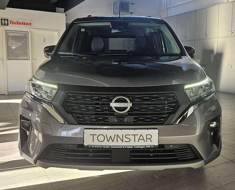Neu Nissan Townstar Tekna 131 PS (96 kW) 2026 Grau Kombi