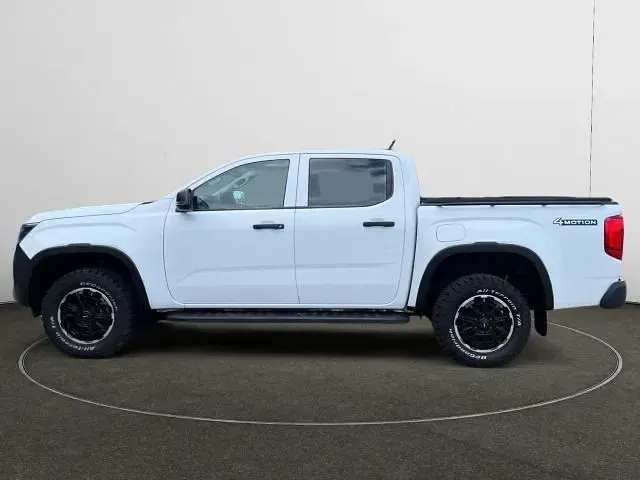 Gebraucht VW Amarok Basis 170 PS (125 kW) 2023 Clear white Pickup