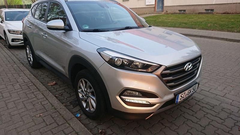 Second-hand Hyundai Tucson Style 177 CP (130 kW) 2016 Argintiu SUV