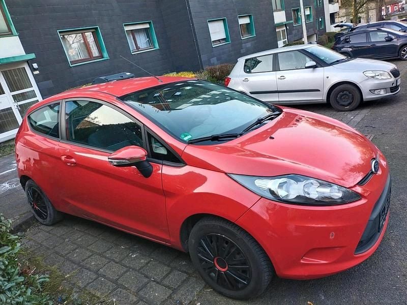 Gebraucht Ford Fiesta 60 PS (44 kW) 2014 Rot Kleinwagen