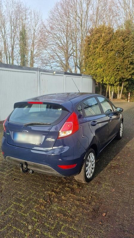 Gebraucht Ford Fiesta 100 PS (73 kW) 2017 Blau Kleinwagen