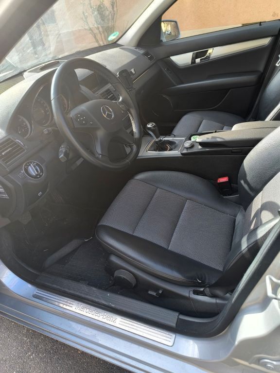 Gebraucht Mercedes C180 156 PS (114 kW) 2010 Silber Limousine