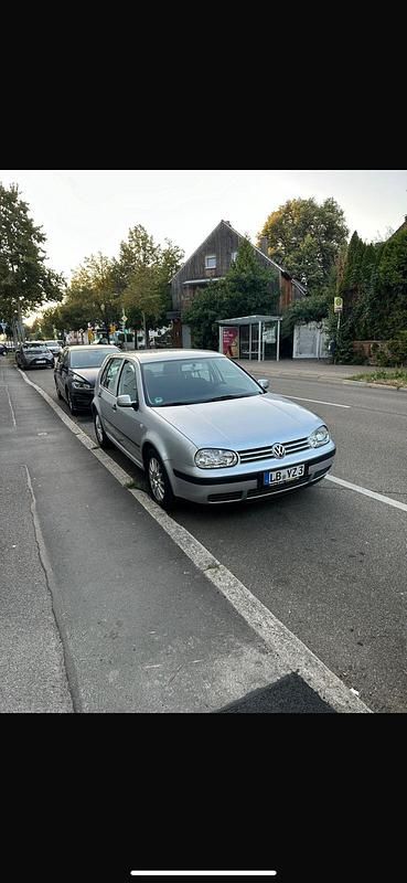 Silber Gebraucht 2002 VW Golf IV Kleinwagen | 3.000 € (Etwas zu teuer) - Bild 1/4