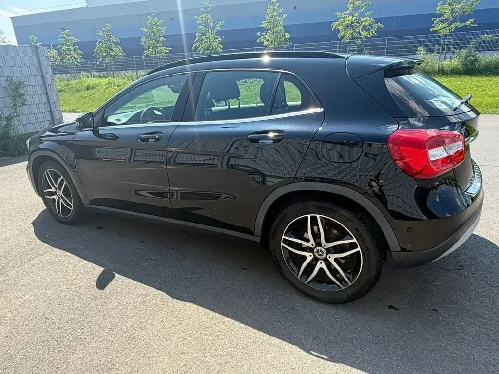 Gebraucht Mercedes GLA180 122 PS (89 kW) 2018 Schwarz SUV