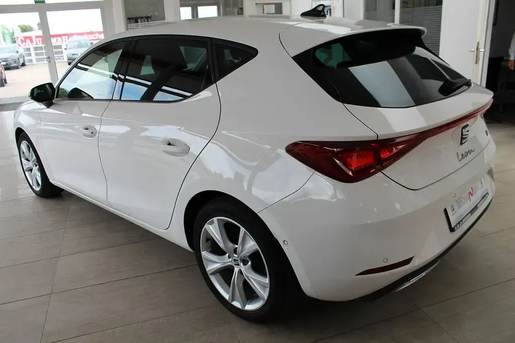 Gebraucht Seat Leon FR 131 PS (96 kW) 2022 Weiß Limousine