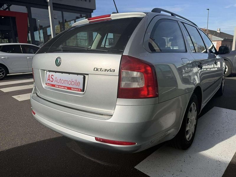 Gebraucht Skoda Octavia 105 PS (77 kW) 2012 Grey (metallic) Kombi