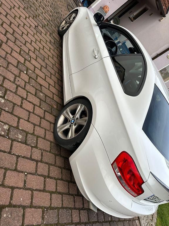 Weiß Gebraucht 2012 BMW 120 Sport Line Kleinwagen | 4.000 € (Fairer Preis) - Bild 1/4