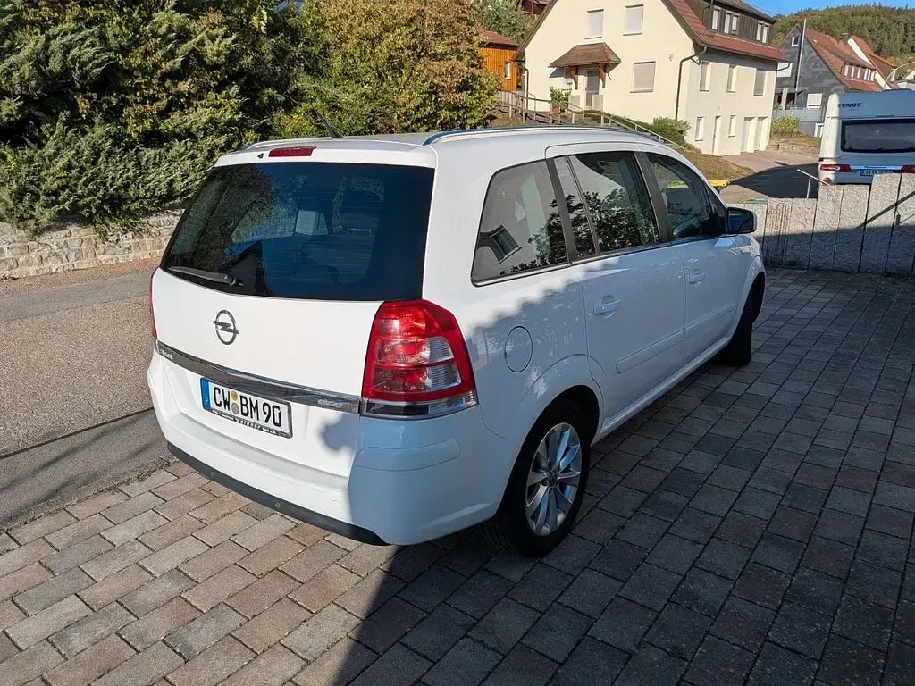 Gebraucht Opel Zafira Family 110 PS (80 kW) 2014 Weiß Van / Kleinbus