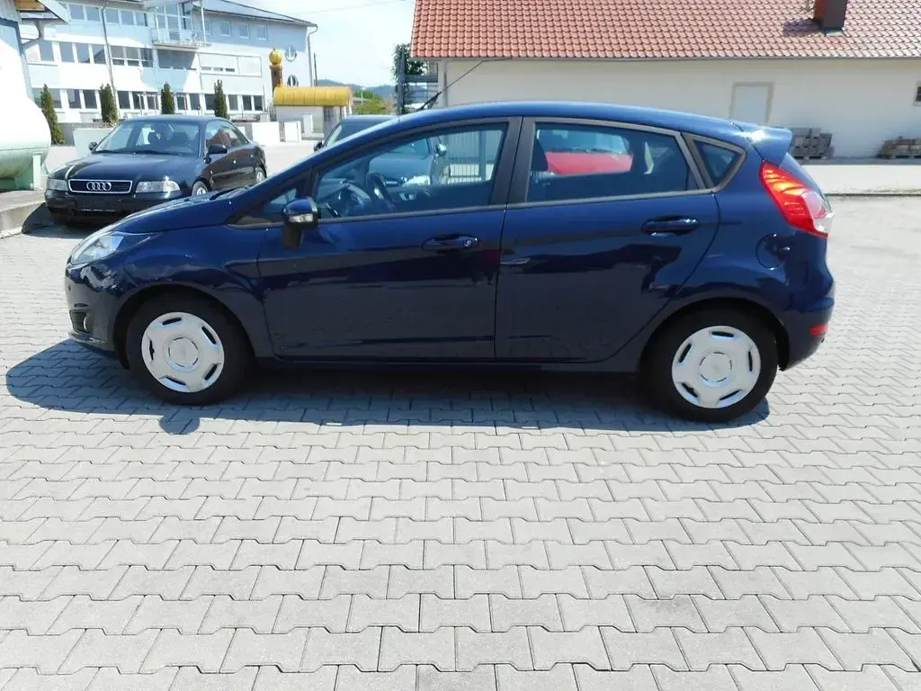 Gebraucht Ford Fiesta 95 PS (69 kW) 2015 Blau Kleinwagen
