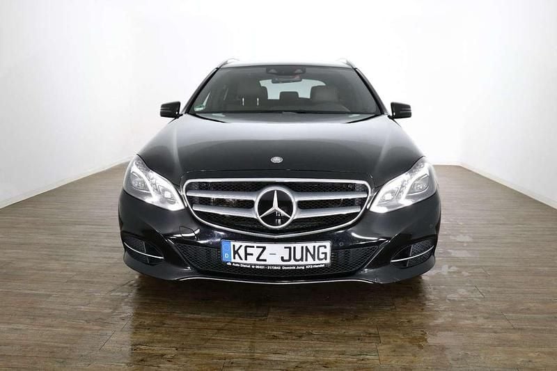 Gebraucht Mercedes E350 258 PS (189 kW) 2016 Schwarz/baltic black Kombi