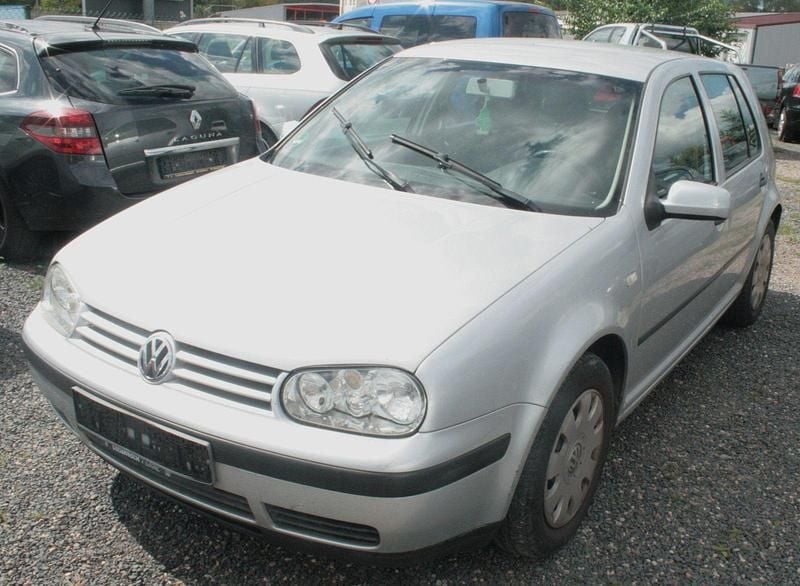 Silber Gebraucht 2002 VW Golf IV Limousine | 450 € (Superpreis) - Bild 1/4