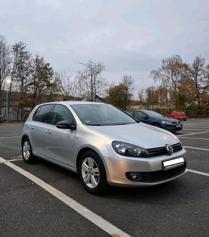 Silber Gebraucht 2013 VW Golf VI Match Limousine | 5.999 € (Fairer Preis) - Bild 1/4
