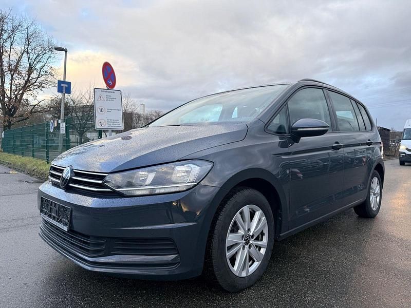 Gebraucht VW Touran Comfortline 122 PS (89 kW) 2023 Grau Van / Kleinbus