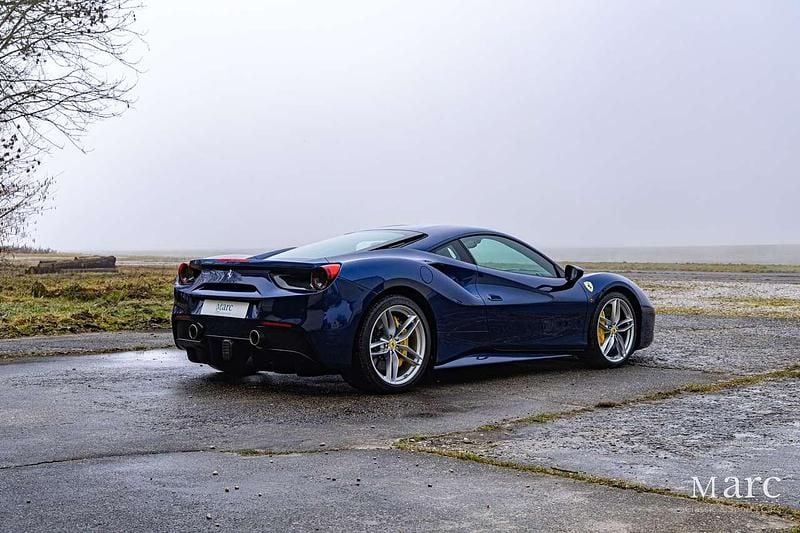 Second-hand Ferrari 488 670 CP (492 kW) 2018 Albastru Coupe