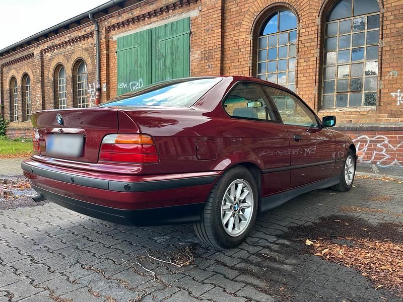 Gebraucht BMW 316 102 PS (75 kW) 1994 Rot Coupé