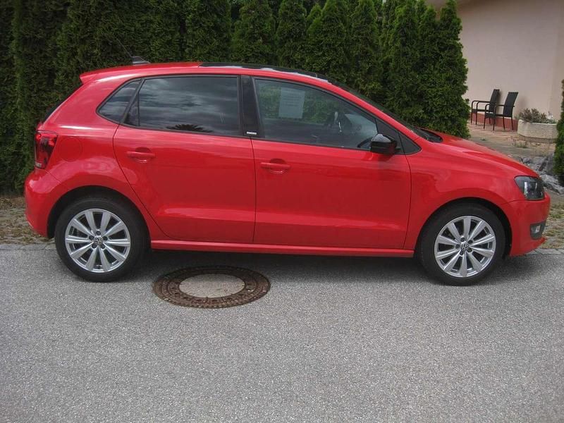 Rot Gebraucht 2011 VW Polo Style Limousine | 5.900 € (Fairer Preis) - Bild 1/4