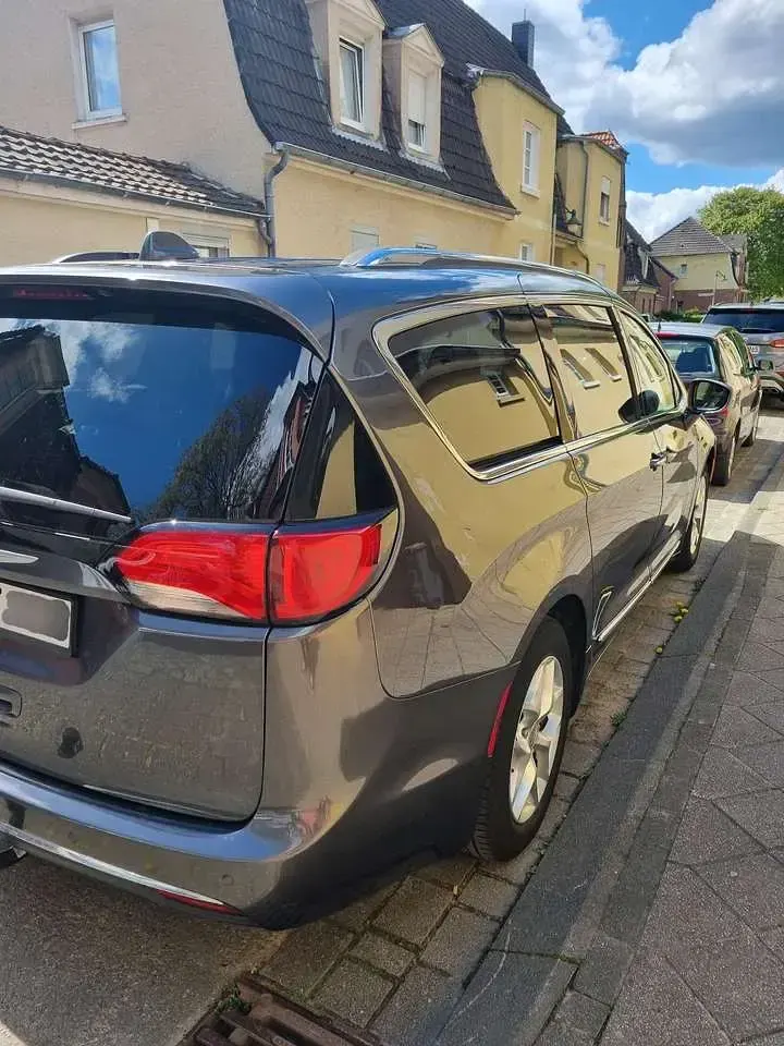 Usado Chrysler Pacifica Touring 287 CV (211 kW) 2019 Gris Familiar