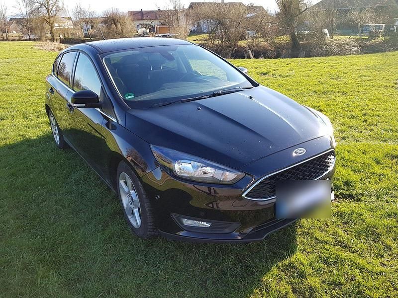 Używany Ford Focus Cool & Connect 101 KM (74 kW) 2018 Czarny Sedan/Limuzyna