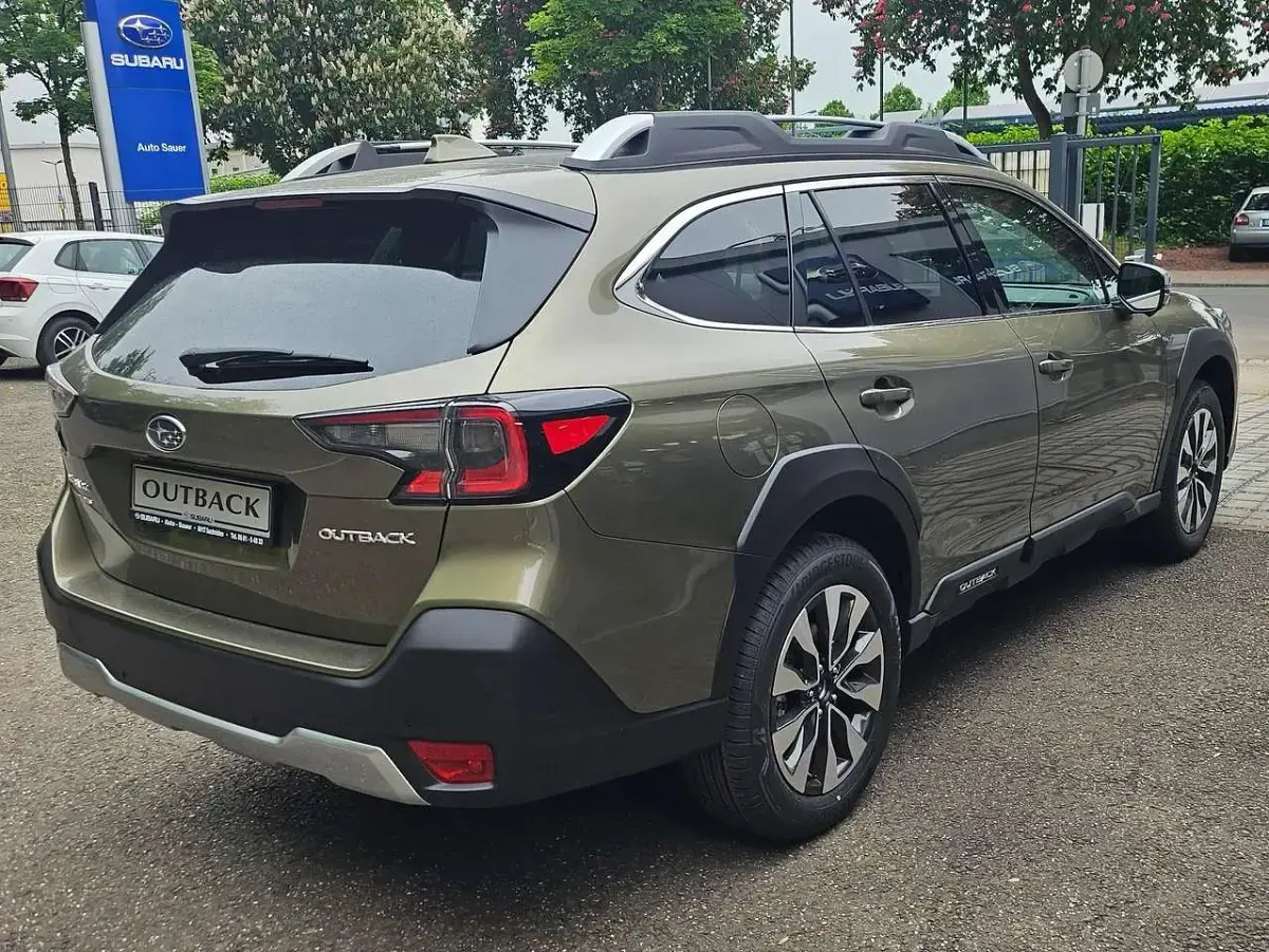 Neu Subaru Outback Platinum 169 PS (124 kW) 2026 Autumn green Kombi