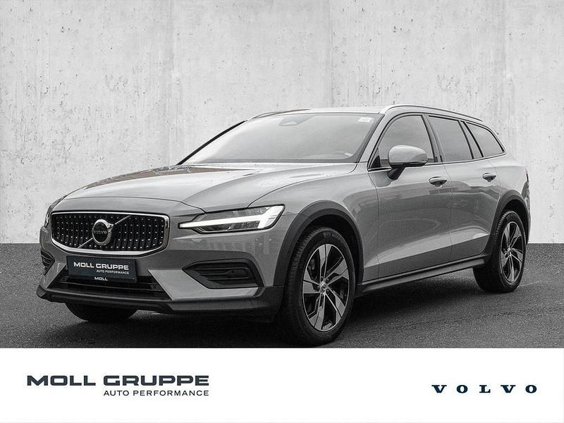 Grau Gebraucht 2023 Volvo V60 CC Plus Kombi | 34.450 € (Guter Preis) - Bild 1/4