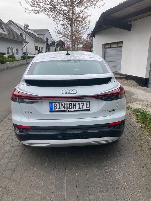 Second-hand Audi Q4 e-tron Ambiente 210 kW (286 CP) 2024 Alb SUV