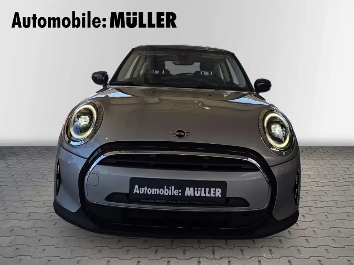 Second-hand Mini Cooper Essential 136 CP (100 kW) 2023 Argintiu Hatchback