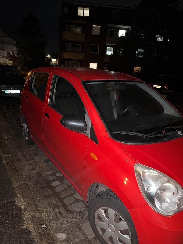 Rot Gebraucht 2011 Daihatsu Sirion Kleinwagen | 1.550 € (Superpreis) - Bild 1/4