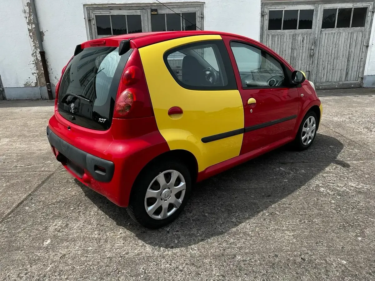 Gebraucht Peugeot 107 68 PS (50 kW) 2010 Andere farben Kleinwagen