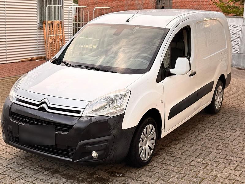 Weiß Gebraucht 2017 Citroën Berlingo Van / Kleinbus | 3.799 € (Guter Preis) - Bild 1/4