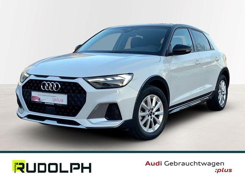 Gletscherweiß metallic Gebraucht 2021 Audi A1 Advanced Kleinwagen | 17.980 € (Superpreis) - Bild 1/4