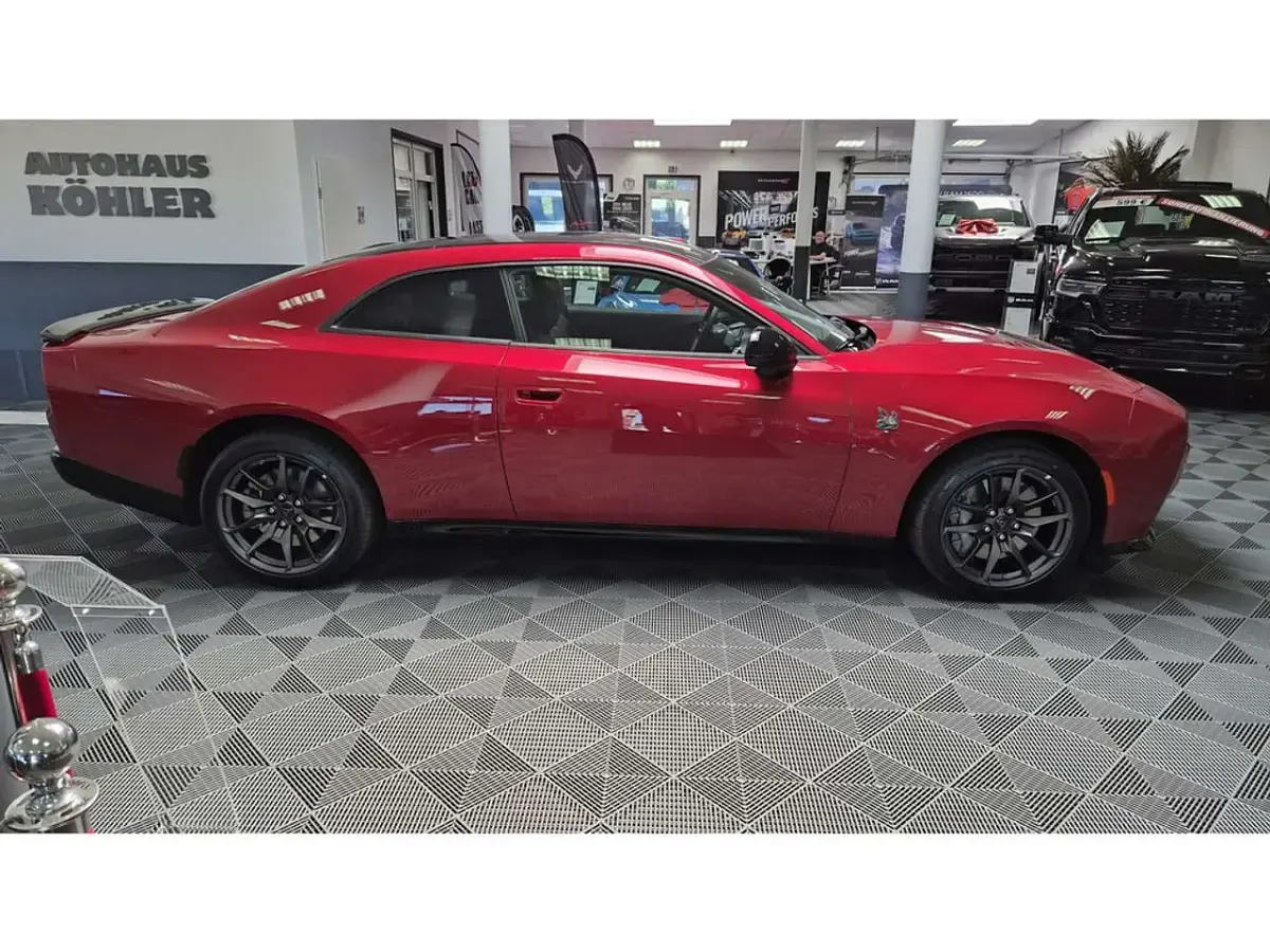 Neu Dodge Charger 551 PS (405 kW) 2026 Redeye exterior paint Kleinwagen