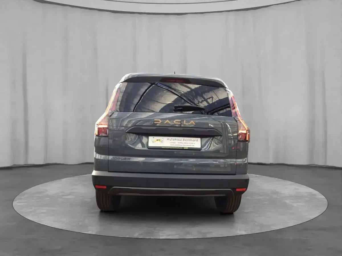 Neu Dacia Jogger Extreme 110 PS (80 kW) 2025 Dolomitgrau Van / Kleinbus