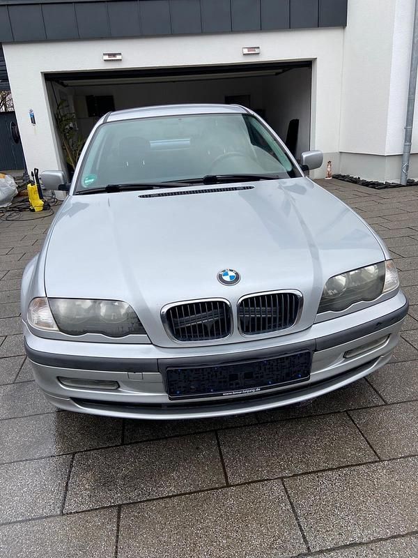 Gebraucht BMW 318 150 PS (110 kW) 1998 Silber Limousine