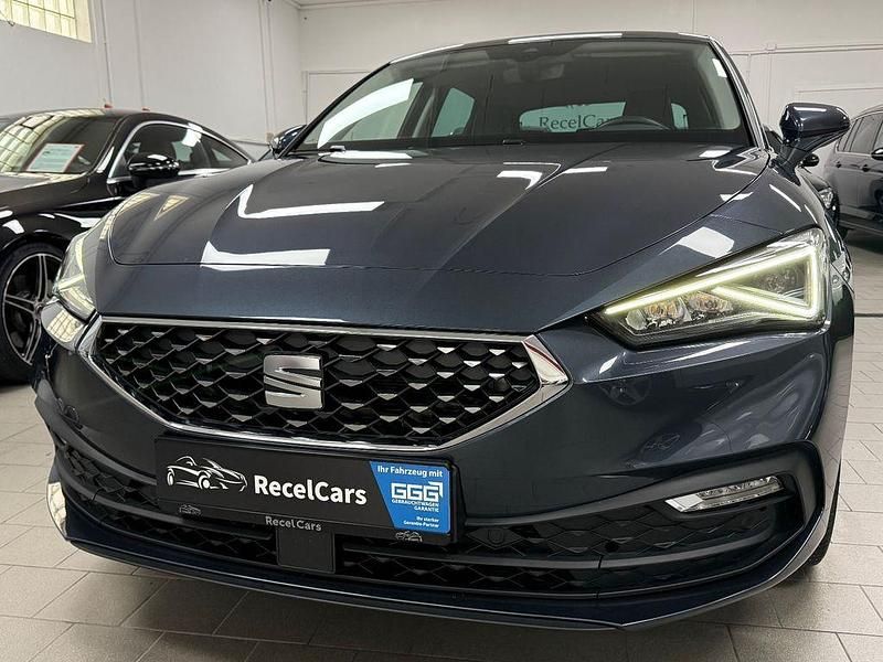 Magnetic tech grey Gebraucht 2021 Seat Leon XCELLENCE Limousine | 20.900 € (Fairer Preis) - Bild 1/4