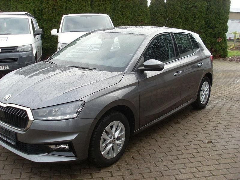Grau Gebraucht 2023 Skoda Fabia Selection Kleinwagen | 13.400 € (Superpreis) - Bild 1/4