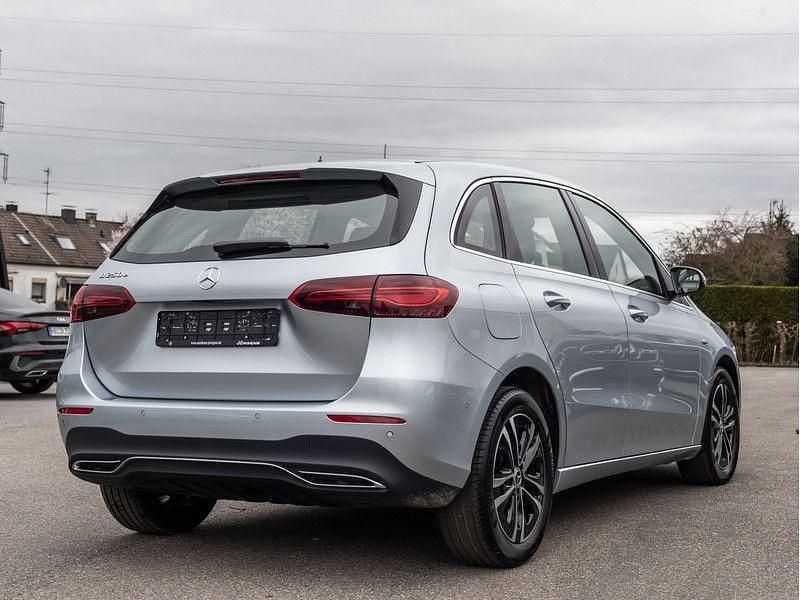 Gebraucht Mercedes B250e Progressive 218 PS (160 kW) 2025 Silber Kleinwagen