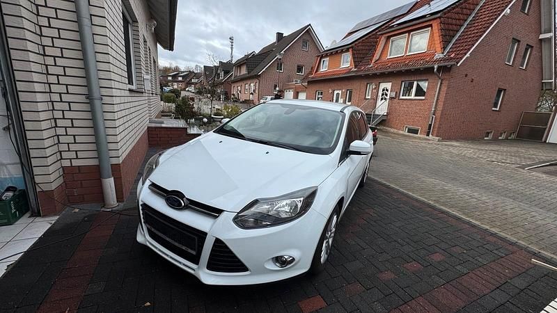 Gebraucht Ford Focus Titanium 116 PS (85 kW) 2013 Weiß Kombi