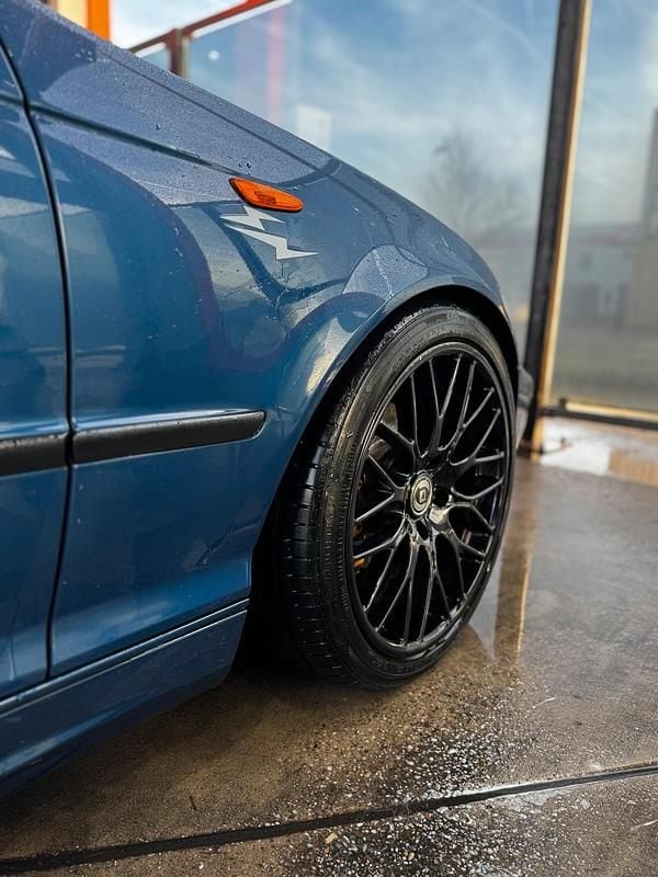 Blau Gebraucht 2002 BMW 318 Limousine | 2.100 € (Fairer Preis) - Bild 1/4