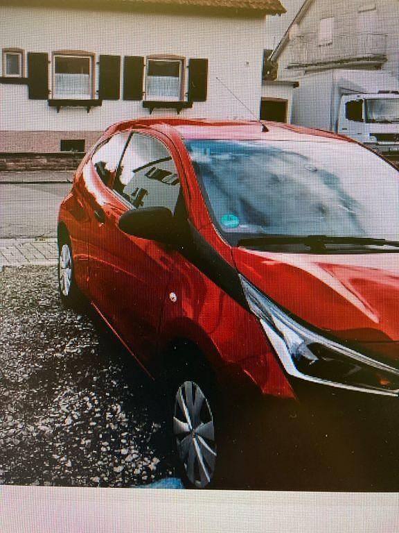 Rot Gebraucht 2019 Toyota Aygo Team Kleinwagen | 8.000 € (Guter Preis) - Bild 1/4