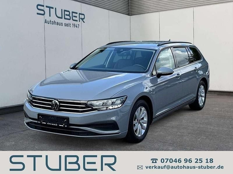 Mondsteingrau Gebraucht 2023 VW Passat Kombi | 25.990 € (Guter Preis) - Bild 1/4
