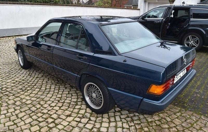 Gebraucht Mercedes 190 109 PS (80 kW) 1990 Blau Limousine