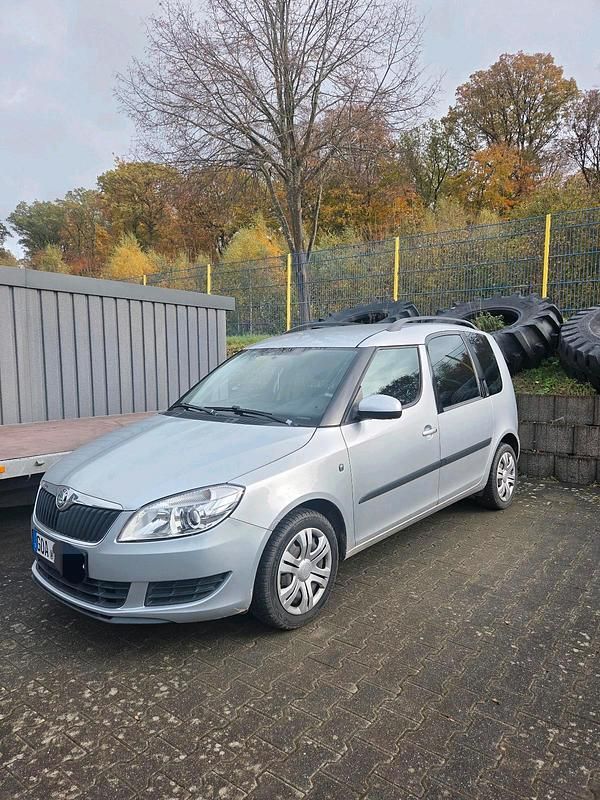 Silber Gebraucht 2010 Skoda Roomster Van / Kleinbus | 3.200 € (Fairer Preis) - Bild 1/4