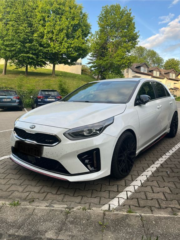 Weiß Gebraucht 2020 Kia Ceed GT Limousine | 21.000 € (Fairer Preis) - Bild 1/4