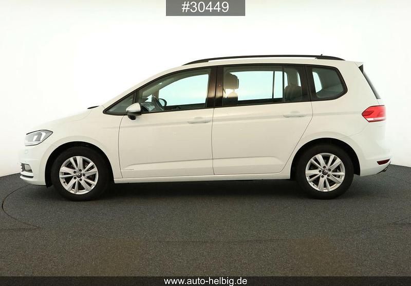 Gebraucht VW Touran Comfortline 150 PS (110 kW) 2022 Weiß Van / Kleinbus