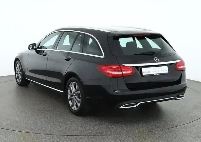 Gebraucht Mercedes C180 Avantgarde 156 PS (114 kW) 2017 Obsidianschwarz Kombi