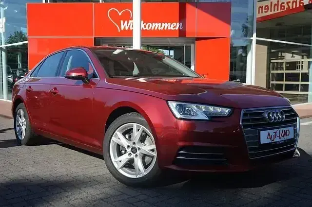 Gebraucht Audi A4 Comfort 190 PS (139 kW) 2019 Rot Limousine