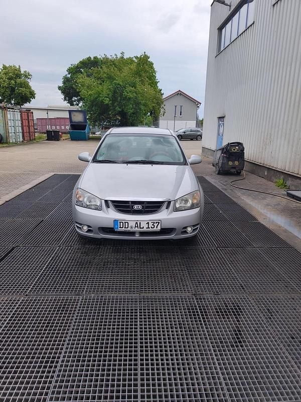 Silber Gebraucht 2006 Kia Cerato Kleinwagen | 1.500 € (Fairer Preis) - Bild 1/4