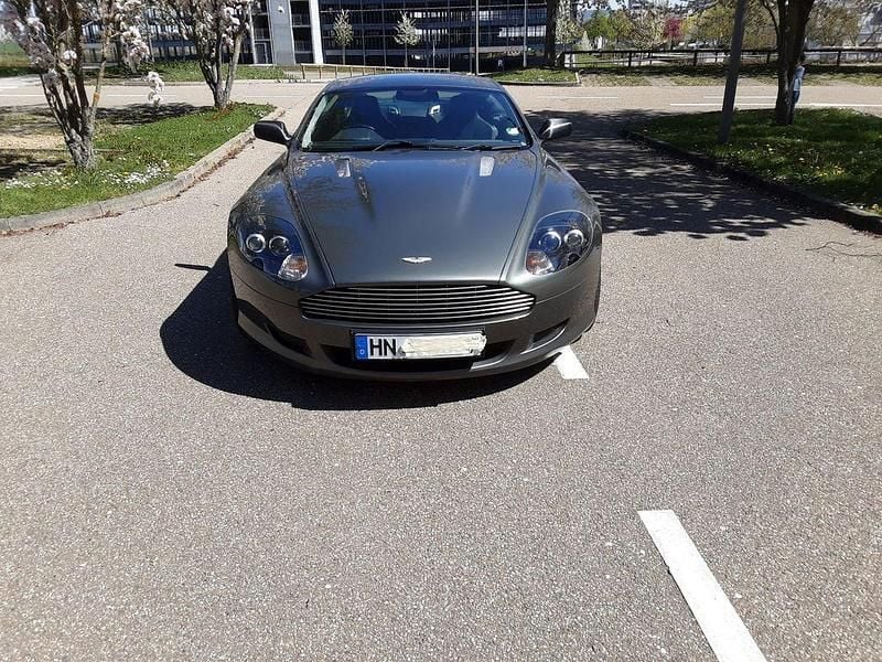 Grau Gebraucht 2004 Aston Martin DB9 Coupé | 29.999 € - Bild 1/4