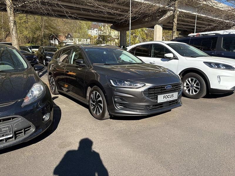 Gebraucht Ford Focus Titanium 125 PS (91 kW) 2024 Grau Kombi