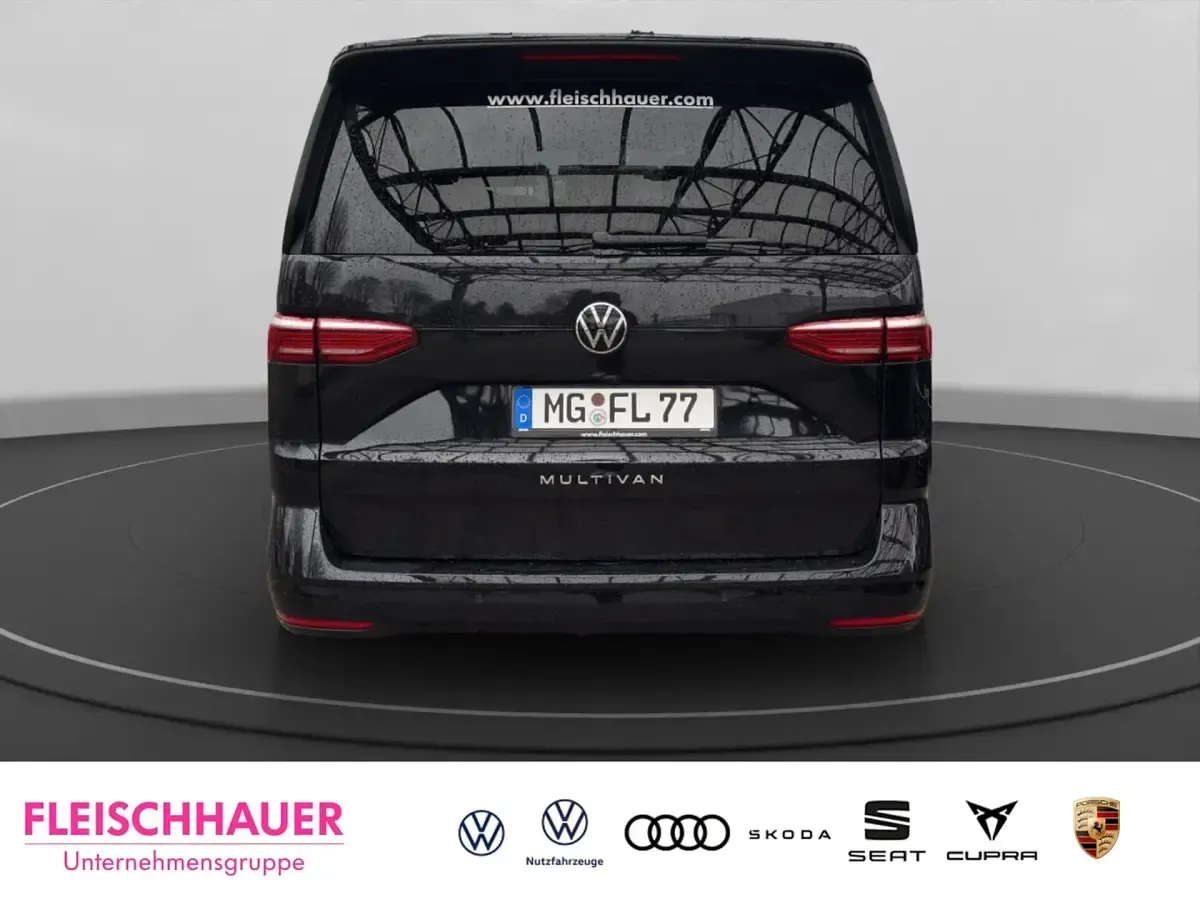 Second-hand VW Multivan Life 150 CP (110 kW) 2026 Monovolum